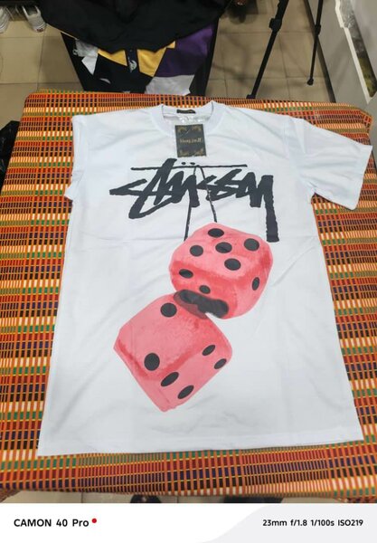 T-shirt blanc graphique dé