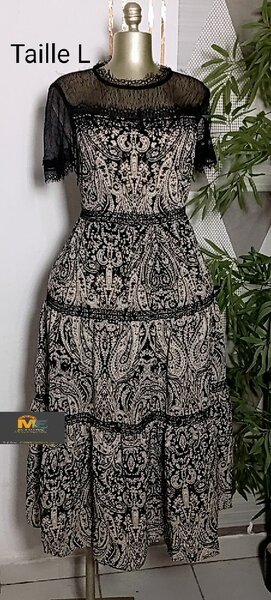 Robe longue avec la dentelle