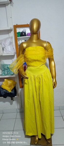 Robe Longue Jaune Élégante