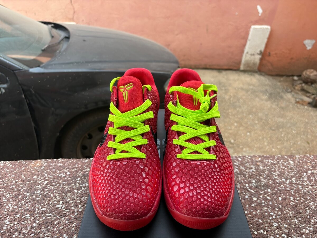 Kobe VI Reverse Grinches