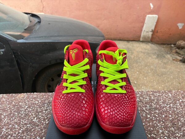 Kobe VI Reverse Grinches