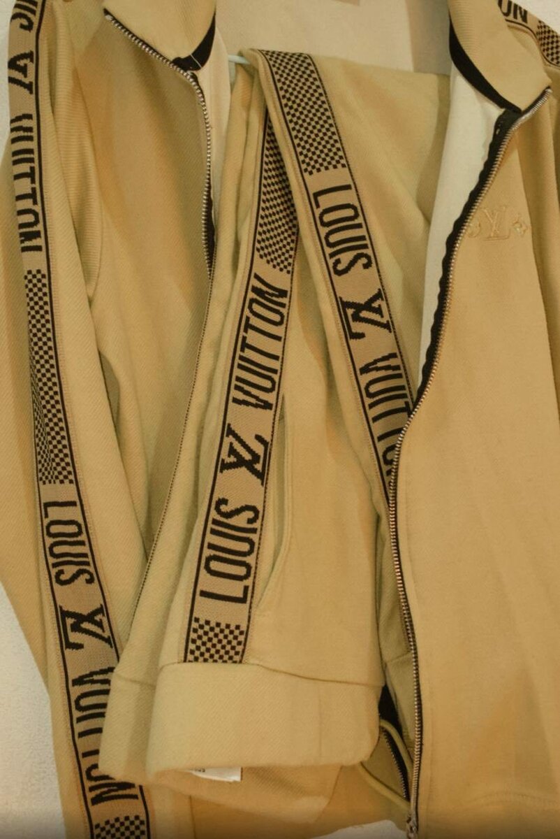 Двойка Louis Vuitton