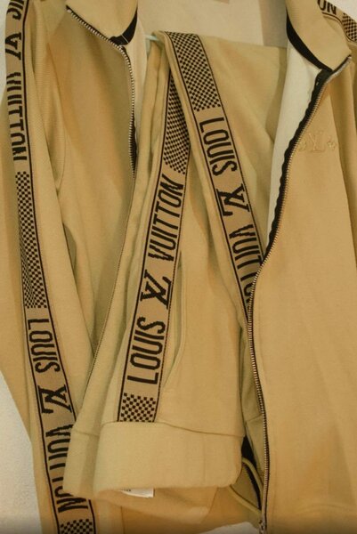 Двойка Louis Vuitton