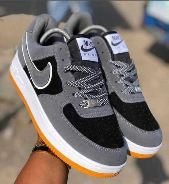 Chaussures Nike Air Force 1 grises