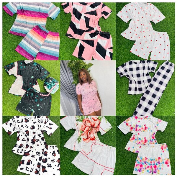 pyjamas de différentes couleurs