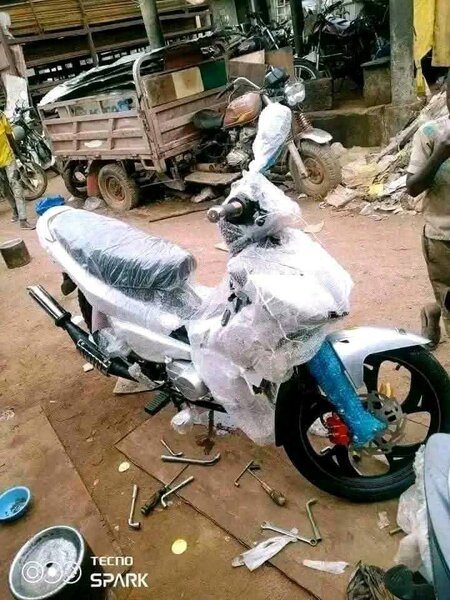 Moto de ville moderne KTM