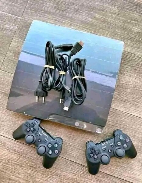 Console Sony PS3 avec manettes