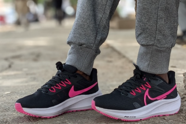 NIKE WOMENS AIR ZOOM PEGASUS SNEAKERS