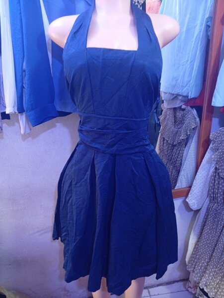 Robe élégante sans manches femme