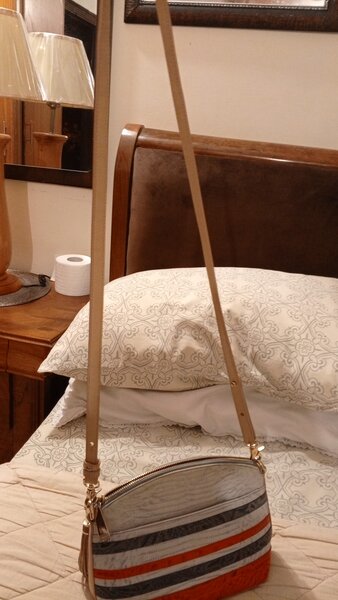 Brahmin original bag condition is 9 out of 10