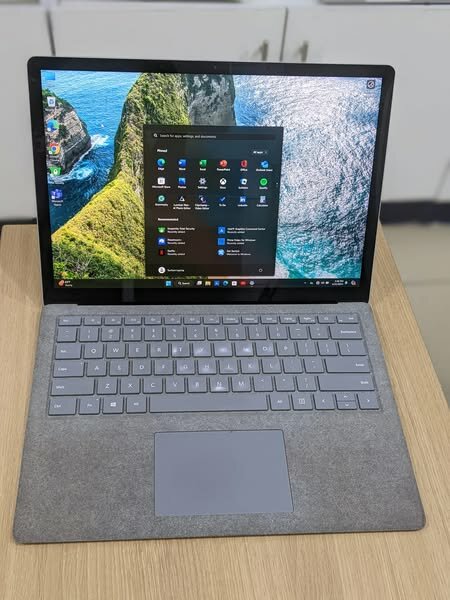 Microsoft Surface Laptop 7th Generation 