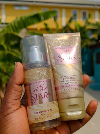 Set with perfumed mist In the stars