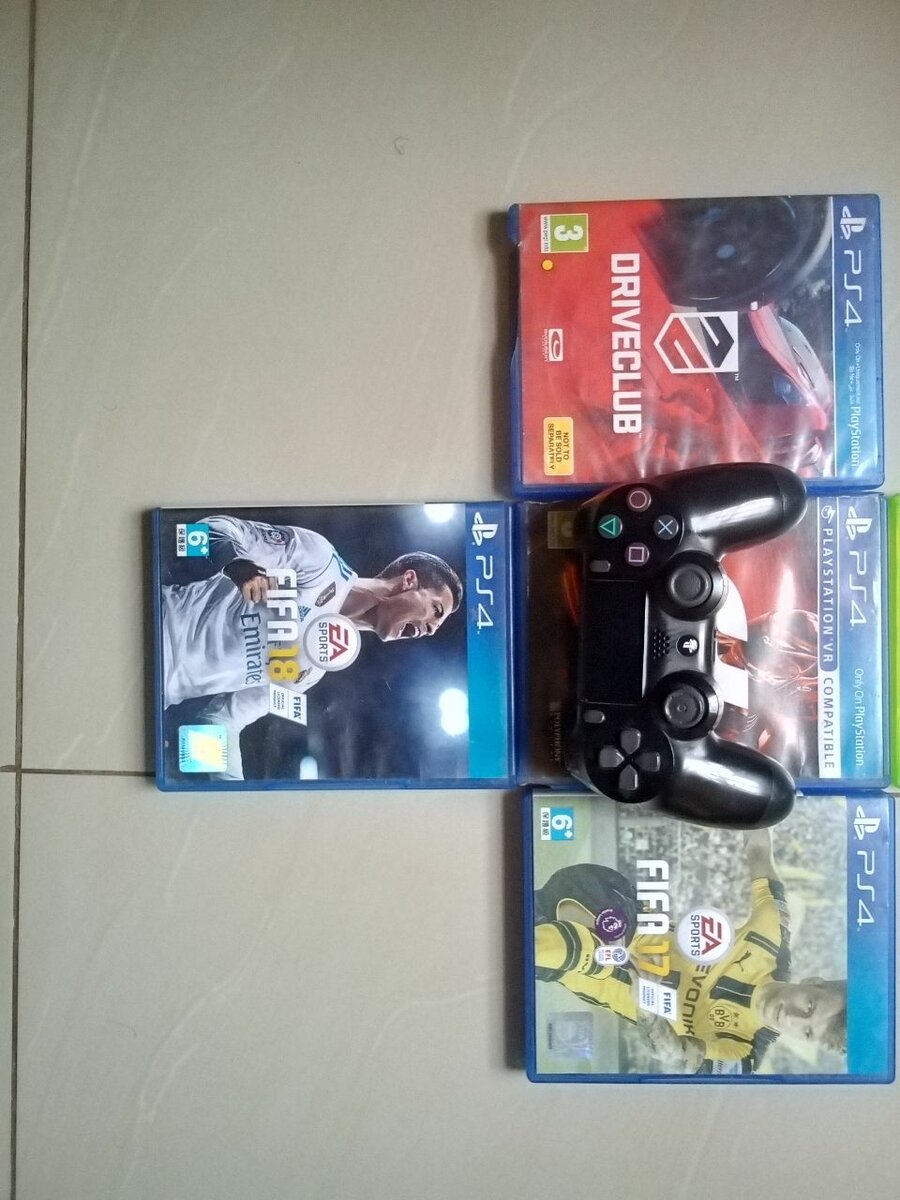 XBOX 360 & PLAYSTATION 4 GAME BUNDLE