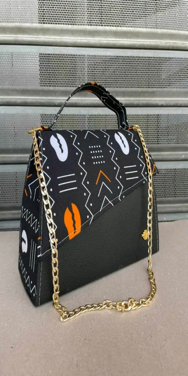 Sac à main coloré avec chaîne