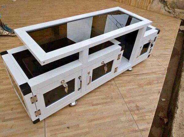 Table basse moderne en métal