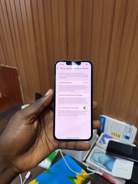 iPhone 13simple Casi neuf