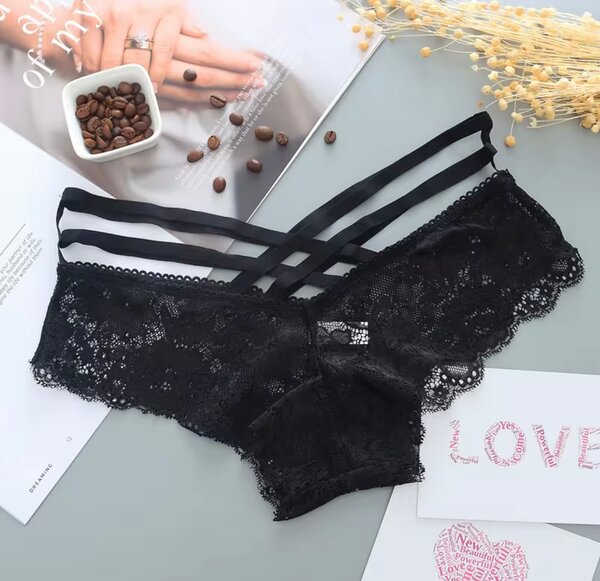 Culotte en dentelle féminine