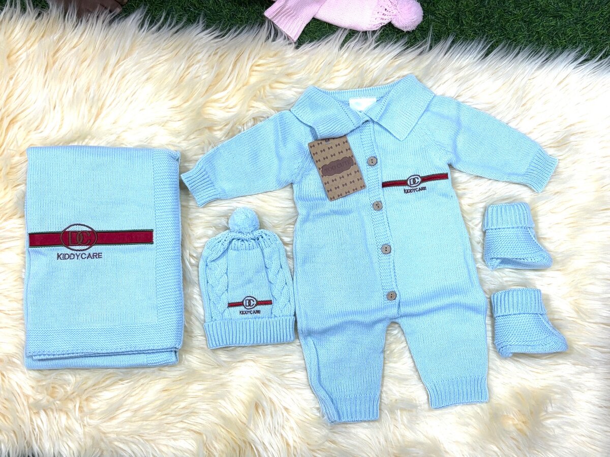 Ensemble bébé tricoté doux