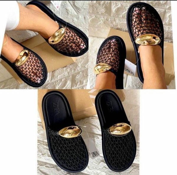 Mules élégantes avec décoration dorée