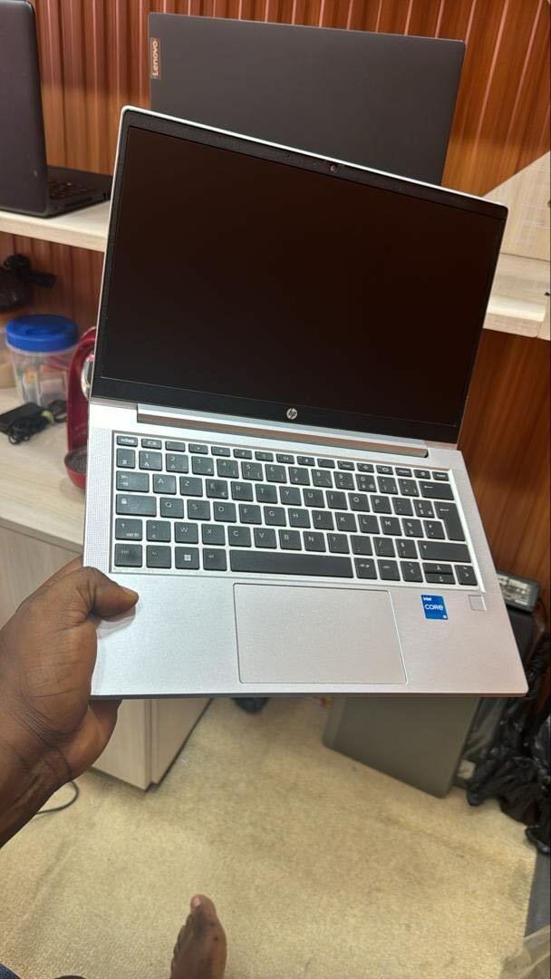 Hp corei5 12giga 512ssd 11Genertion 13pouce