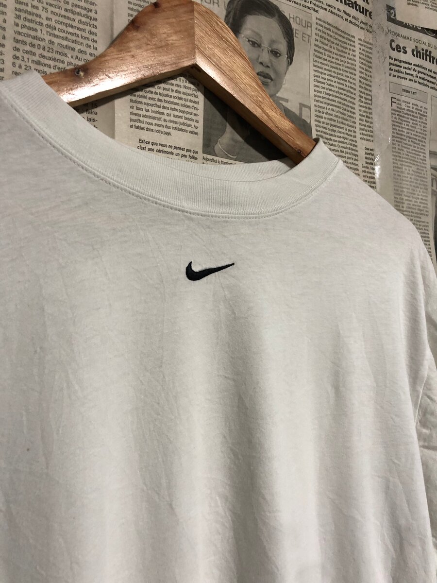 T-shirt blanc logo minimaliste