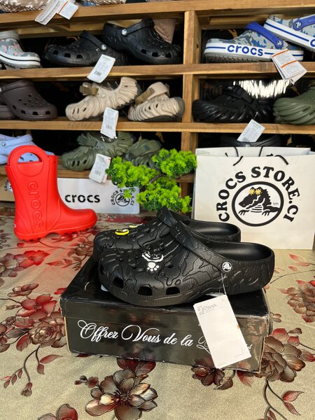 Sabots noirs Crocs élégants