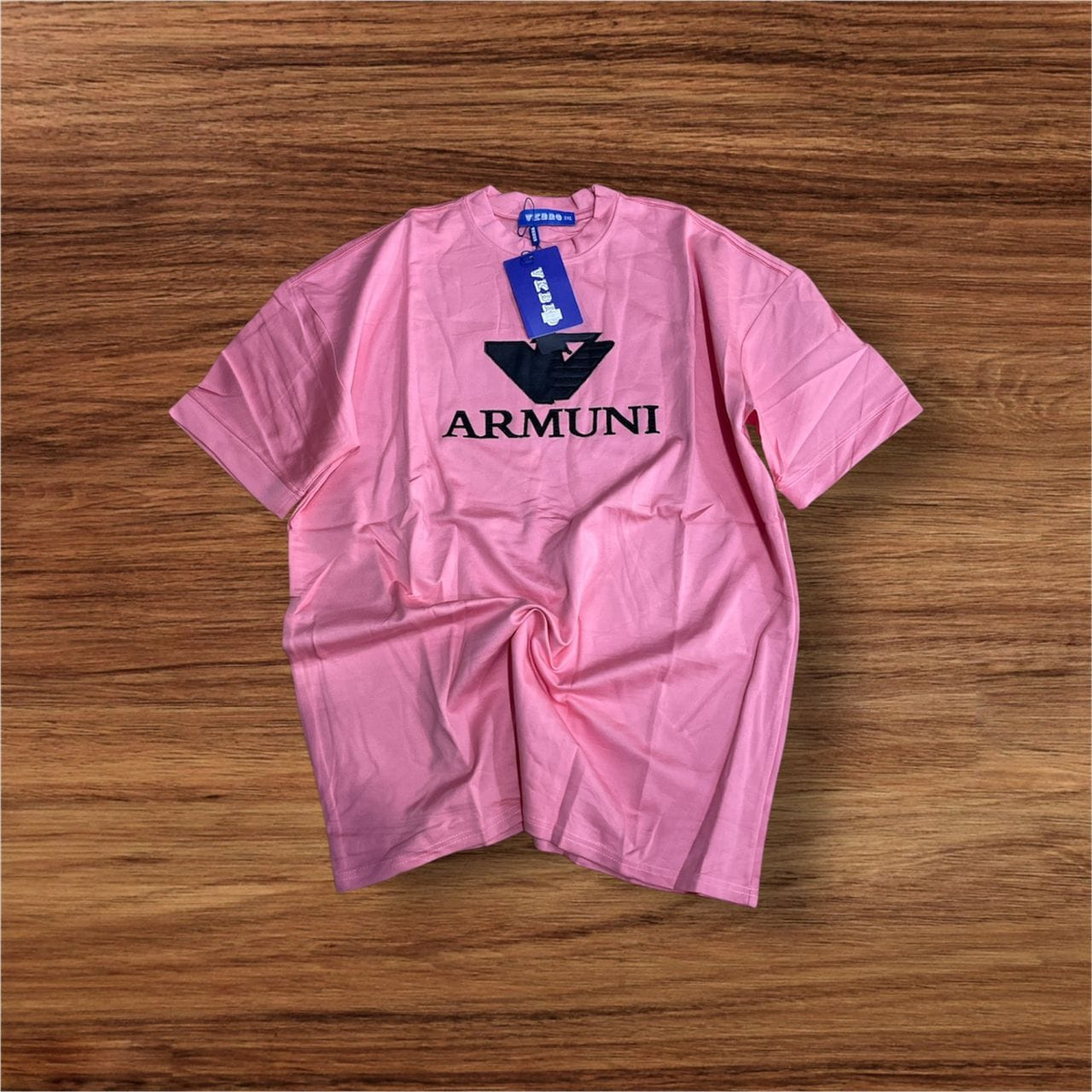 T-shirt pink with black print