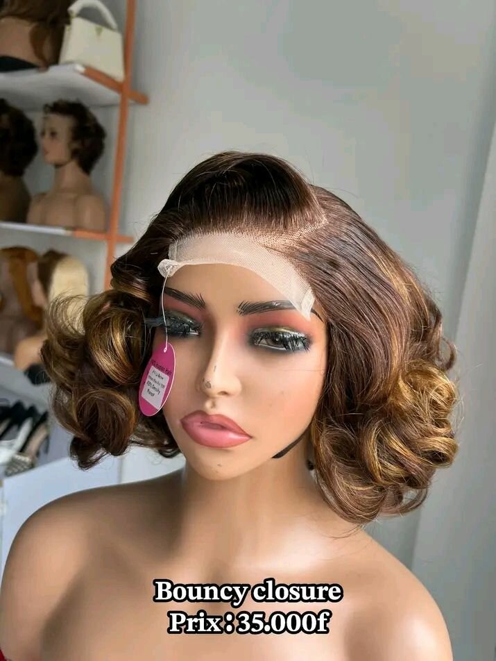Perruque bouncy courte élégante
