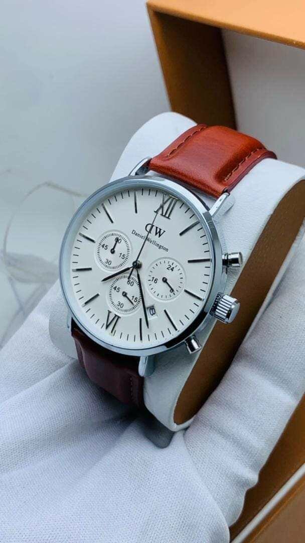 montre Daniel wellington en cuir et en acier