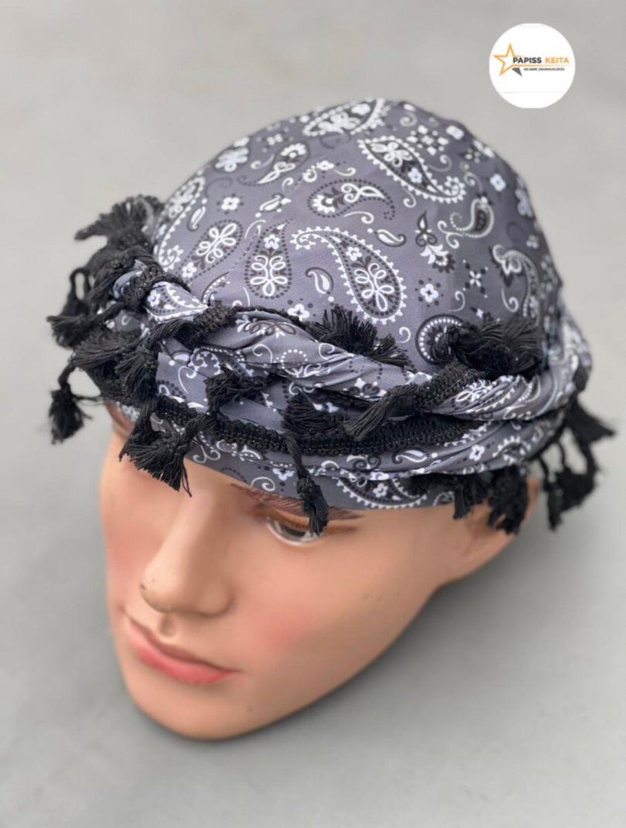 Bonnets ethniques avec franges