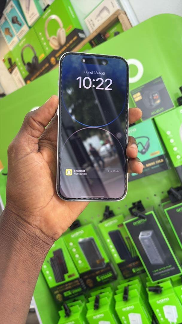 Smartphone moderne avec coque