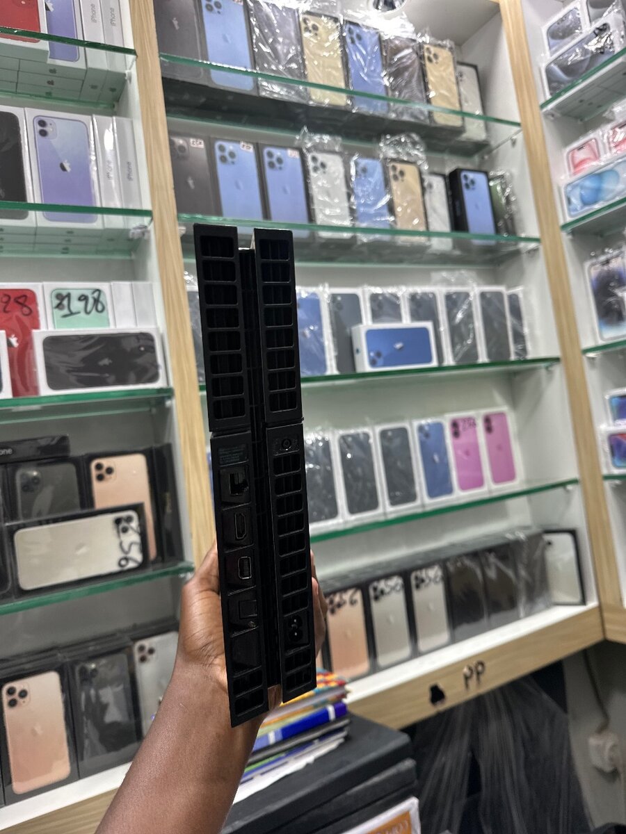 Ps4 fat avec 2 manettes