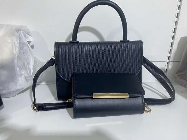 Sac à main en cuir noir élégant