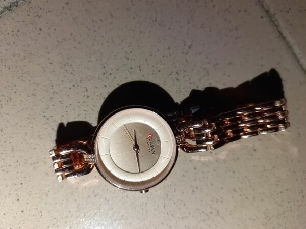 Montre en acier inoxydable élégante