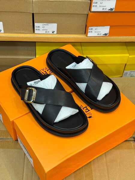 Sandales en cuir noir élégantes