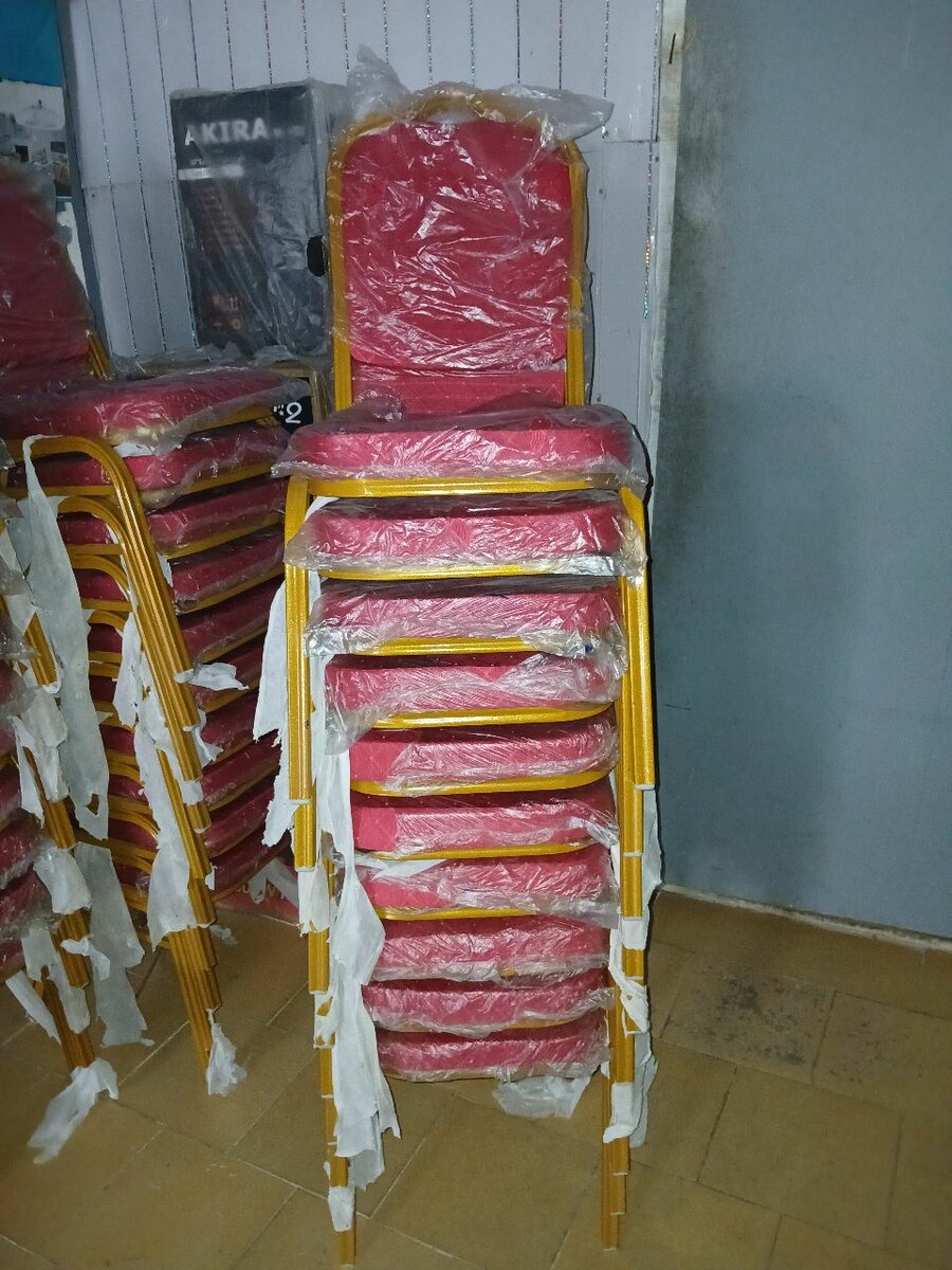 Chaises empilables confortables