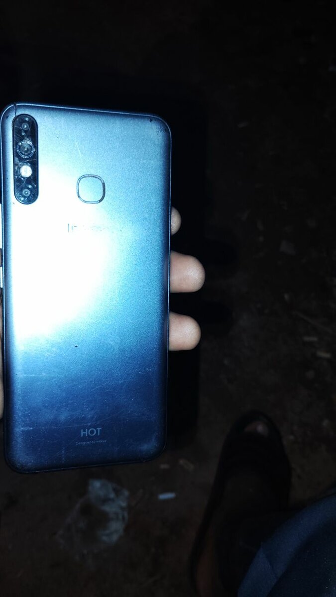 Infinix hot 8 32giga 2giga de ram,rien a signalé juste pour