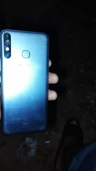 Infinix hot 8 32giga 2giga de ram,rien a signalé juste pour