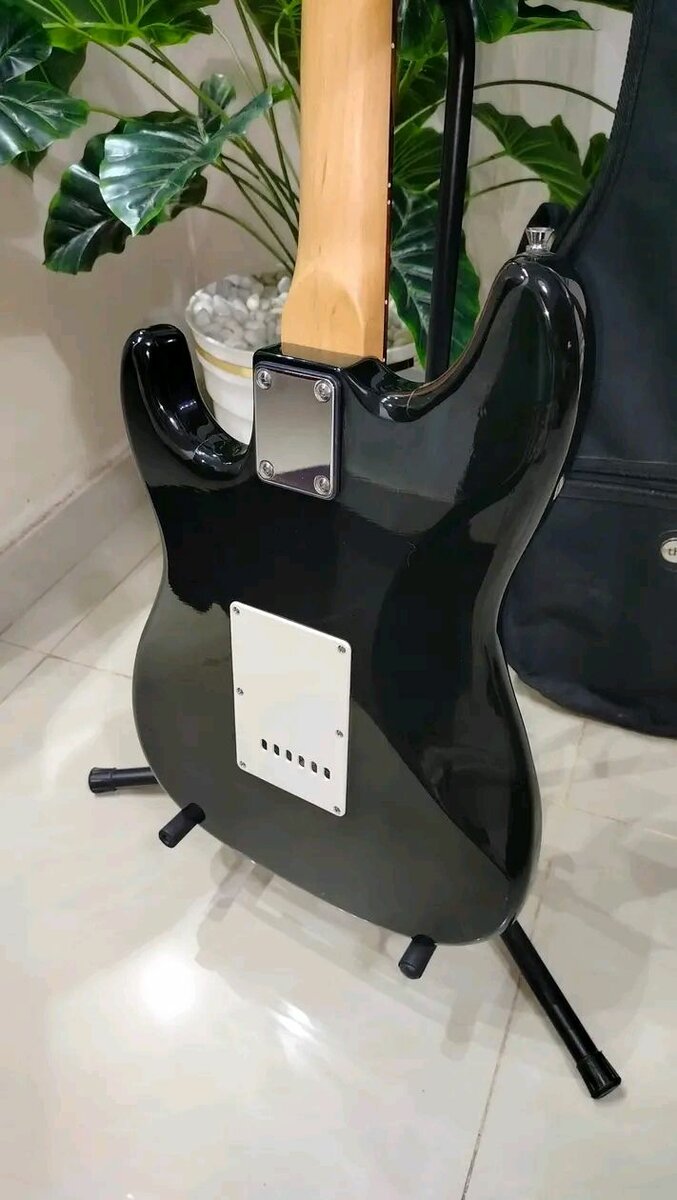 Guitare électrique noire élégante