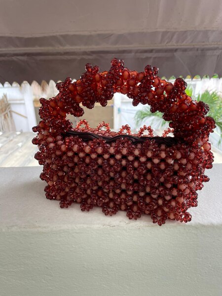 Sac en perles rouges élégant