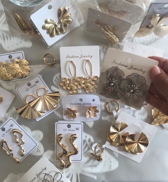 Boucles d'oreilles dorées élégantes