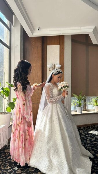 Розовое платье