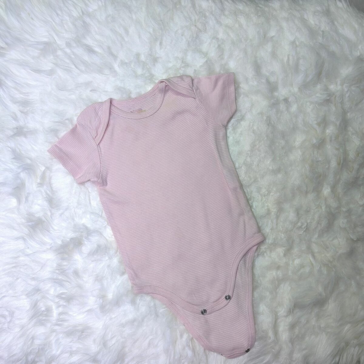 Body bébé vert avec boutons pression