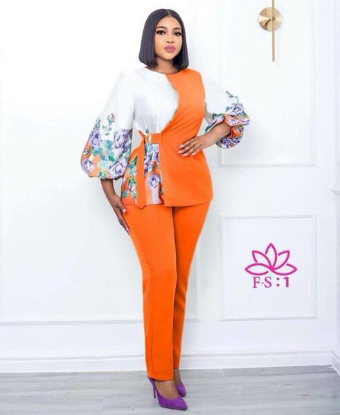 Élégant Ensemble Femme Fleurie