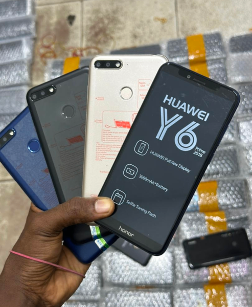Téléphone portable Huawei Y6 2018