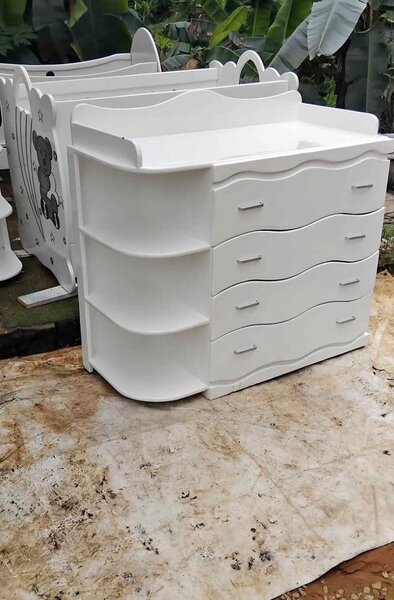 Commode à langer blanche élégante