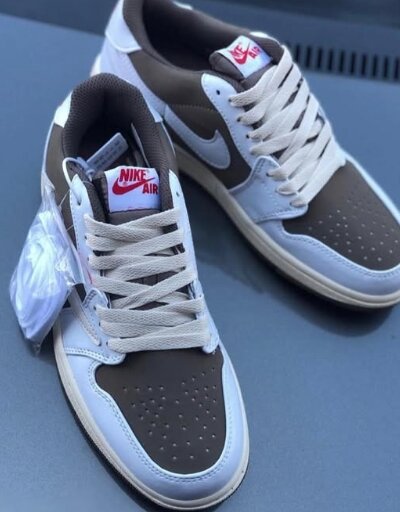 Nike sneakers brown