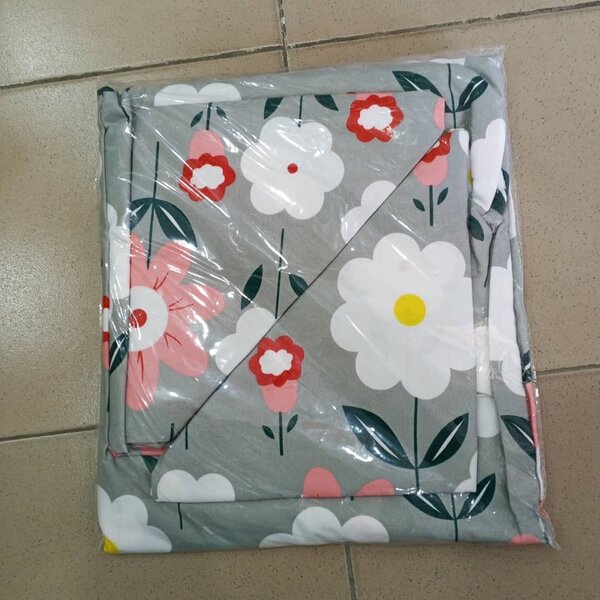 Couverture en polyester à fleurs