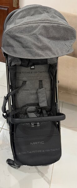 Poussette pliable moderne