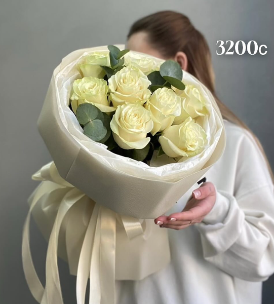 Букет с белыми розами